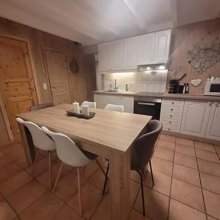 Apartment 3 Bedrooms Apartment! Close To Aurora Observatory. *
