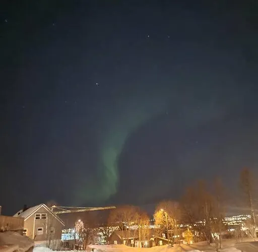 3 Bedrooms Apartment! Close To Aurora Observatory. *