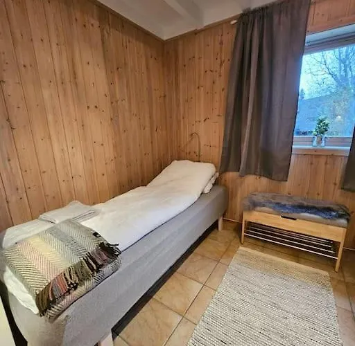 3 Bedrooms Apartment! Close To Aurora Observatory.