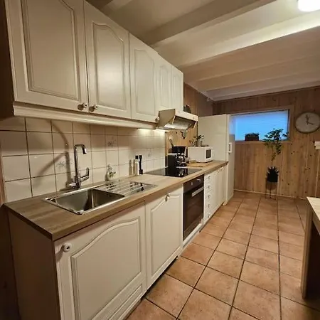 アパート 3 Bedrooms Apartment! Close To Aurora Observatory. トロムソ