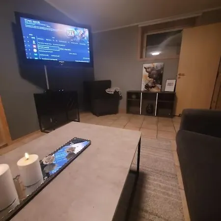 3 Bedrooms Apartment! Close To Aurora Observatory.