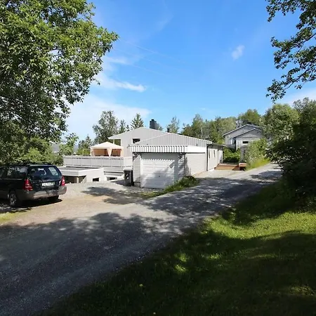 アパート 3 Bedrooms Apartment! Close To Aurora Observatory. トロムソ